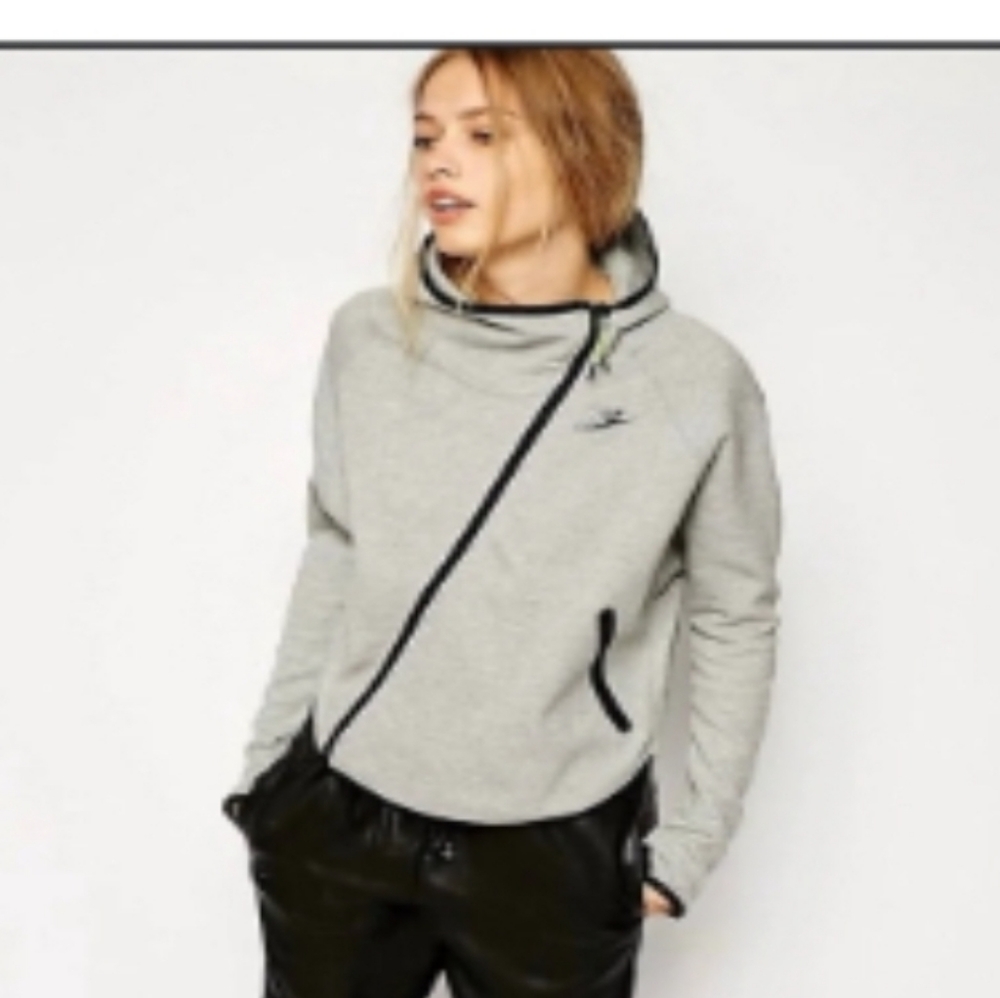 Nike Tech Butterfly Fleece Jacket w/asymmetric zipper. Grey & Black. Womens XL